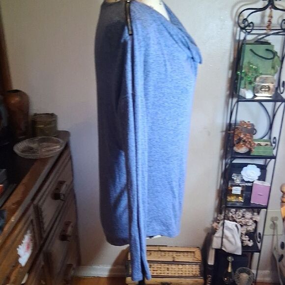 Carmen Marc Valvo Blue Cowlneck Top Zipper Detail Size XS - Picture 4 of 10